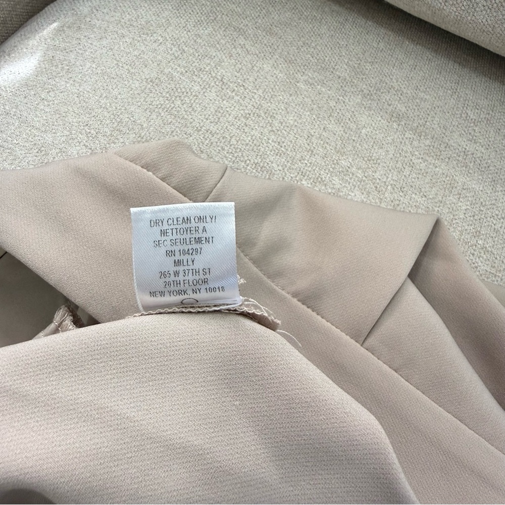 NWOT MILLY Beige Italian Cady Petal Shorts - Picture 4 of 5